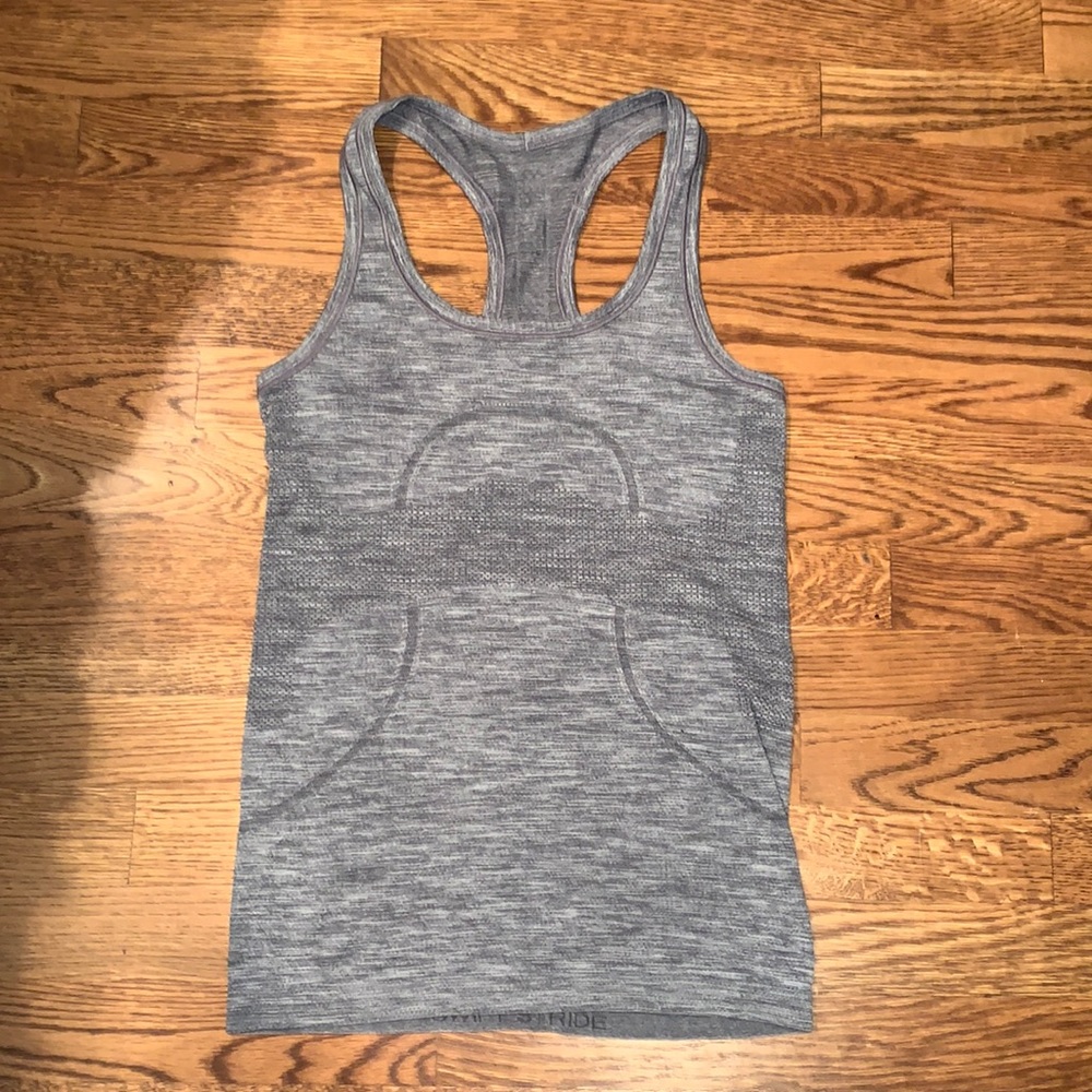 Lululemon tank top size 4 (a small)